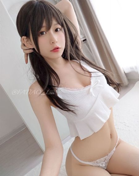 兰姨捂着嘴怕发出声音吵到_高清蓝光在线观